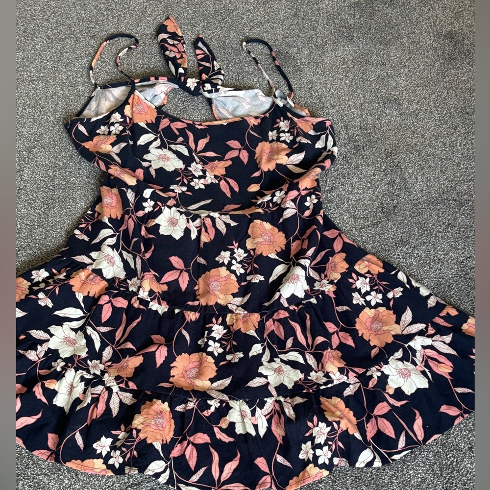 SPEECHLESS Floral Tie-Back Dress. XL